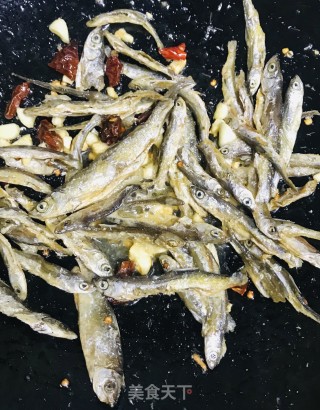鱼干炒菜头干#快手小炒#的做法步骤：4