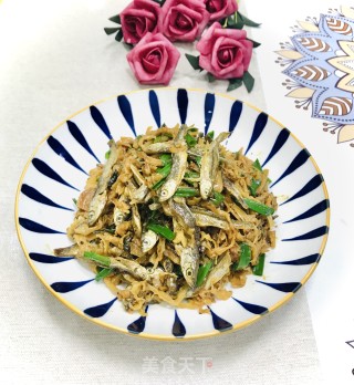 鱼干炒菜头干#快手小炒#的做法步骤：8