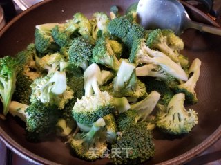 清炒西兰花的做法步骤：4