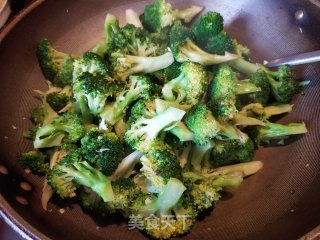 清炒西兰花的做法步骤：6