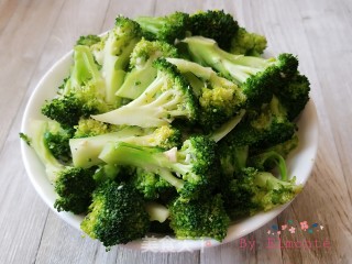 清炒西兰花的做法步骤：7