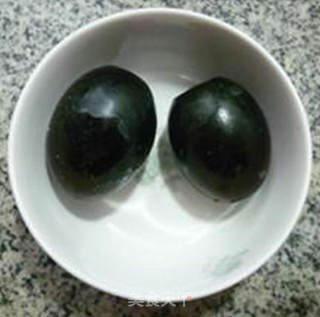 皮蛋日本豆腐大米粥的做法步骤：2