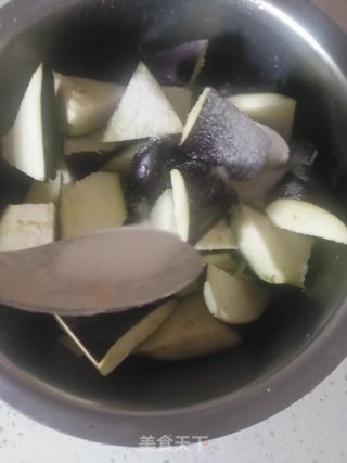 鱼香茄子的做法步骤：2