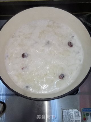 蔓越莓牛奶炖银耳的做法步骤：5