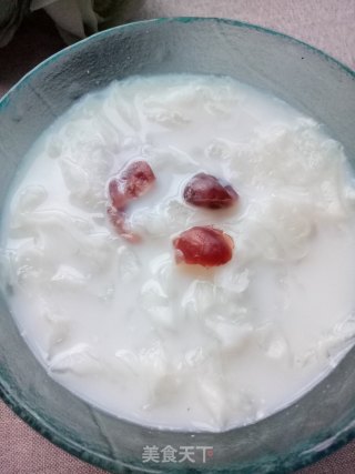 蔓越莓牛奶炖银耳的做法步骤：6
