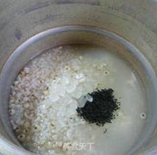 黑芝麻薏米仁大米粥的做法步骤：9