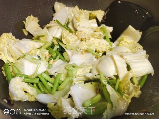 虾仁炒白菜梗的做法步骤：3