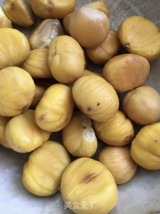 板栗药膳鸡的做法步骤：1
