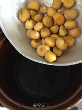 板栗药膳鸡的做法步骤：4