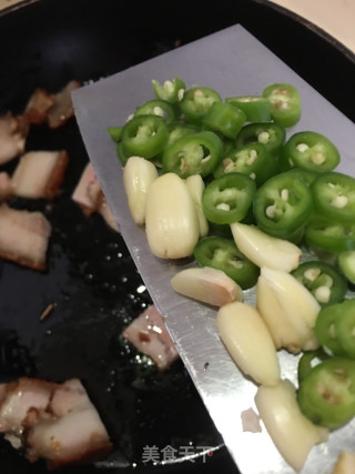 烧肉焖冬菇的做法步骤：5