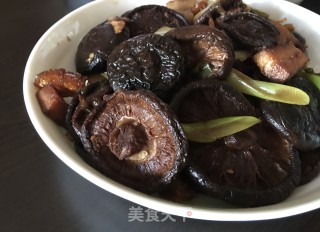烧肉焖冬菇的做法步骤：7
