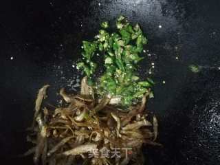 香辣小鱼干的做法步骤：4