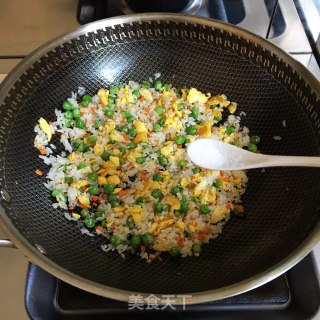 豌豆炒饭的做法步骤：6