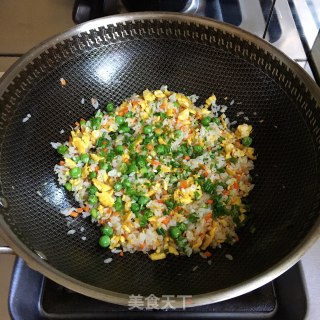 豌豆炒饭的做法步骤：7