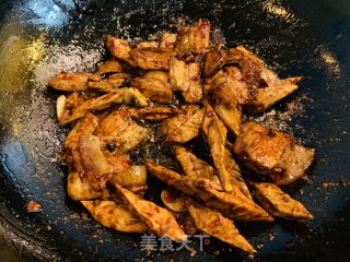 火麻仁笋干回锅肉的做法步骤：6