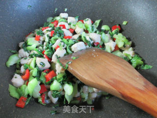 红椒鸡胸肉炒手捏菜的做法步骤：16