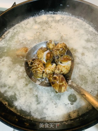 白灼花螺的做法步骤：3