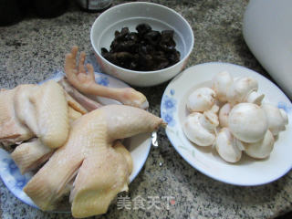 菌菇鸡汤的做法步骤：1