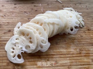 家常清炖狮子头的做法步骤：1