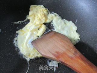 鸭蛋红椒炒波纹面的做法步骤：5