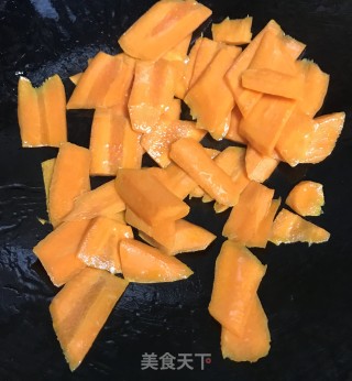 豆干胡萝卜炒肉#快手小炒#的做法步骤：3