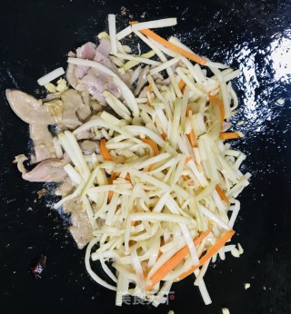 猪肝瘦肉炒鲜笋#快手小炒#的做法步骤：7