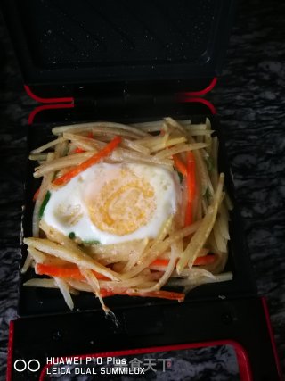快手早餐：鸟巢煎蛋的做法步骤：7