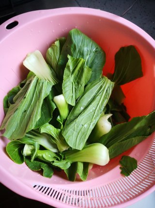 蒜蓉油菜的做法步骤：1