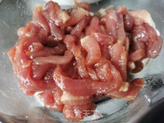 香辣肉丝的做法步骤：1