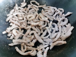 香辣肉丝的做法步骤：4