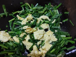 韭菜炒鸡蛋的做法步骤：8