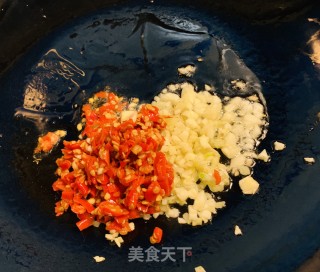 火麻仁剁椒炒鸡蛋的做法步骤：2