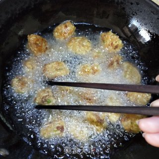 炸土豆丸子的做法步骤：11