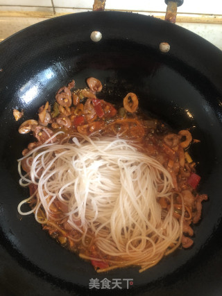 红油鸡杂煮粉条的做法步骤：4