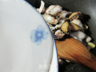 鲍鱼烧牛蛙的做法步骤：8