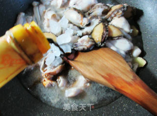鲍鱼烧牛蛙的做法步骤：10