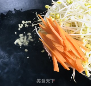 豆芽炒肉的做法步骤：3