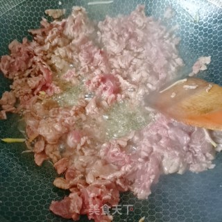 芹菜梗炒牛肉的做法步骤：6