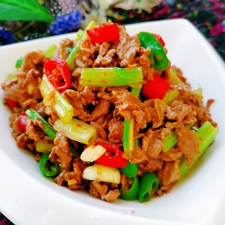 芹菜梗炒牛肉的做法步骤：11