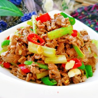 芹菜梗炒牛肉的做法步骤：12