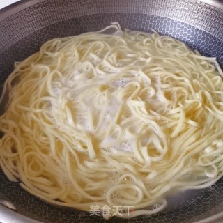 手擀鸡蛋面的做法步骤：8