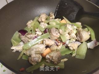 莴笋烧鸡肉的做法步骤：4