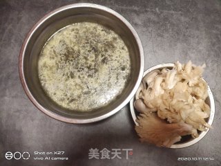 乌鸡蘑菇汤的做法步骤：2