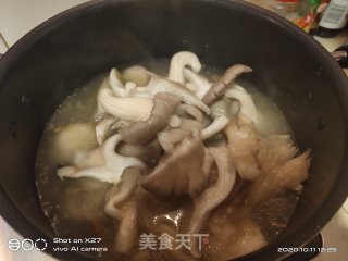 乌鸡蘑菇汤的做法步骤：5