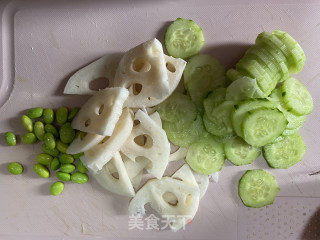 原创【仙草味道私房菜】女儿的味道「藕炒毛豆」的做法步骤：1