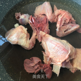 “炖菜”鸽子炖老豆的做法步骤：1
