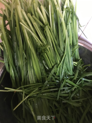 韭菜肉饺的做法步骤：2