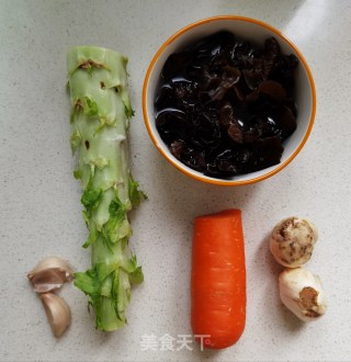 小炒百合的做法步骤：1