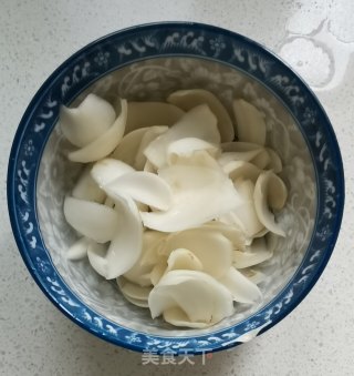 小炒百合的做法步骤：2