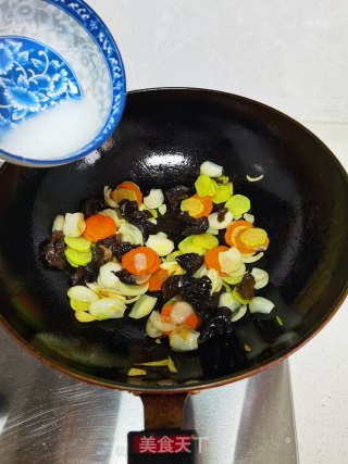 小炒百合的做法步骤：9